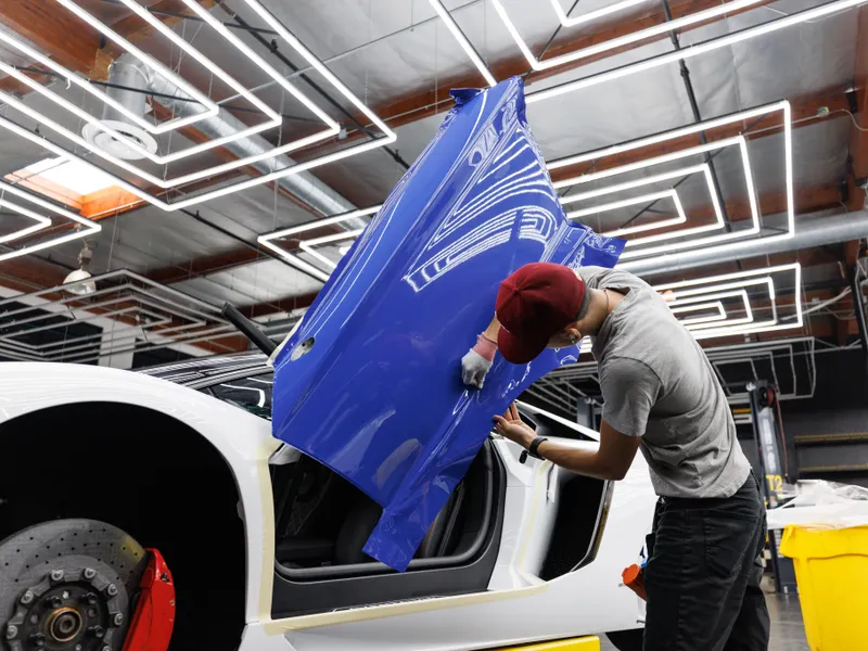 Zmiana koloru auta folią (car wrapping) w Tipa — Raszyn pod Warszawą